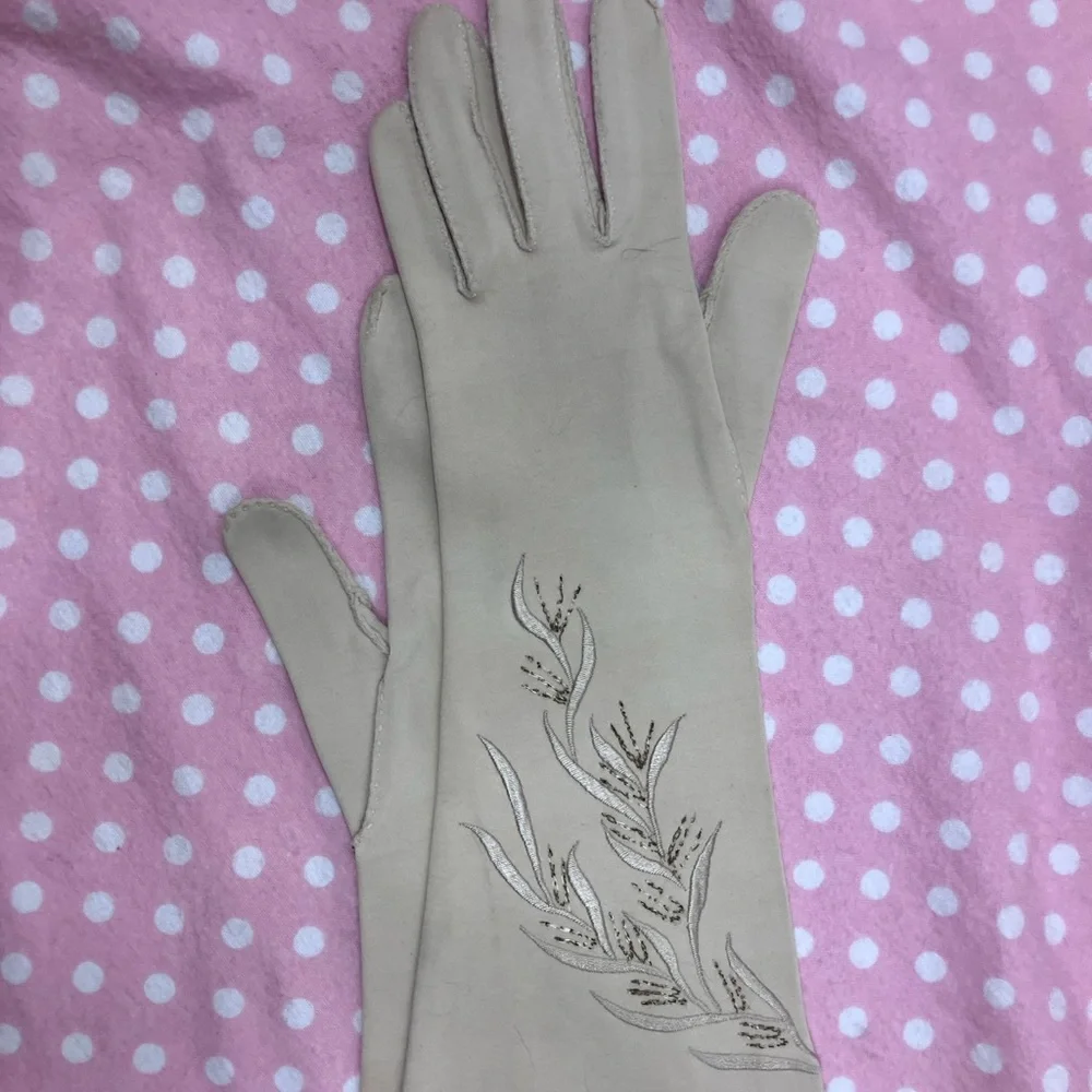 Vintage Cream Embroidered Gloves 6 1/2
